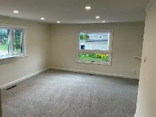 NEWMARKET-UPPER 3 BEDROOM-GREAT LOCATION - Photo 2