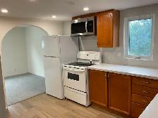 NEWMARKET-UPPER 3 BEDROOM-GREAT LOCATION - Photo 5