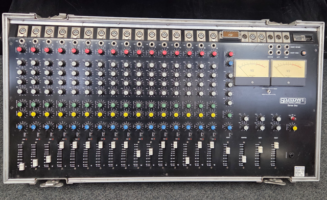Soundcraft S1 16Ch Powered Mixer w/Travel Case @ Cashopolis!!!