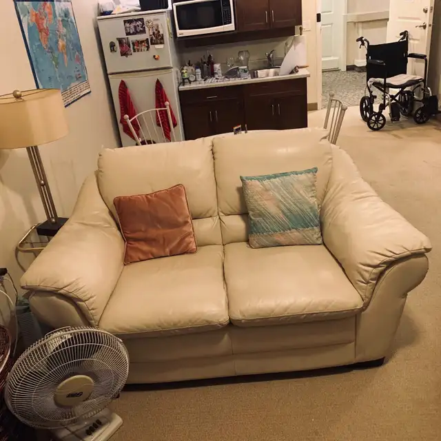 cream leather -style love seat