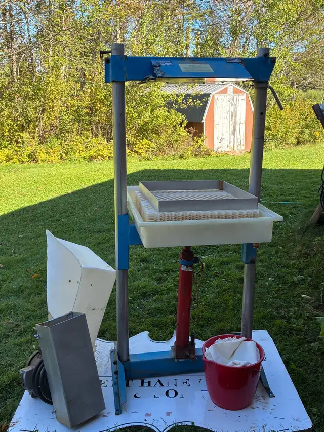Apple Cider Press with Brush washer & Grinder