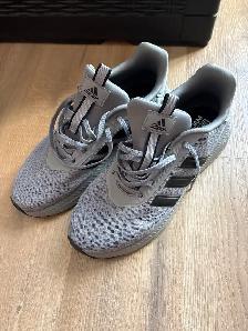 Men’s Adidas running shoes.. - Photo 2