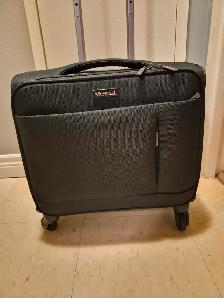 Laptop, gaming headphones and wheeled computer case - Photo 5