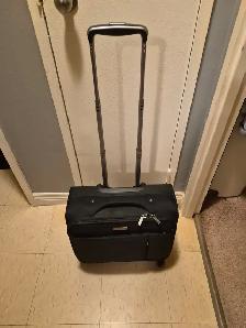 Laptop, gaming headphones and wheeled computer case - Photo 6