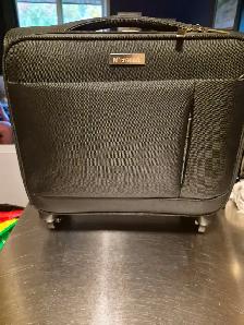 Laptop, gaming headphones and wheeled computer case - Photo 7