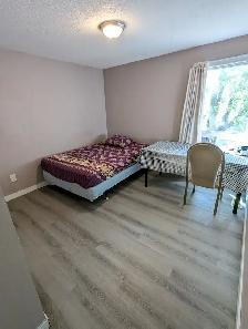 Heron Gate Mall, easy to downtown & school. ASAP