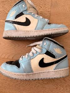 Air Jordan 1 Mid "Ice Blue," Youth Size 7Y - Photo 4