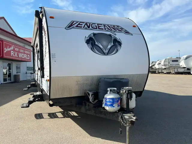 2015 FOREST RIVER VENGEANCE 29V, TRAVEL TRAILER TOY HAULER
