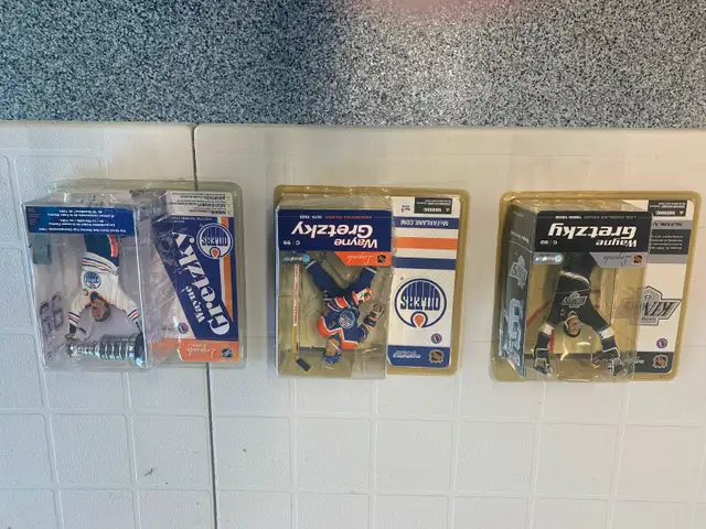 WAYNE GRETZKY FIGURINES
