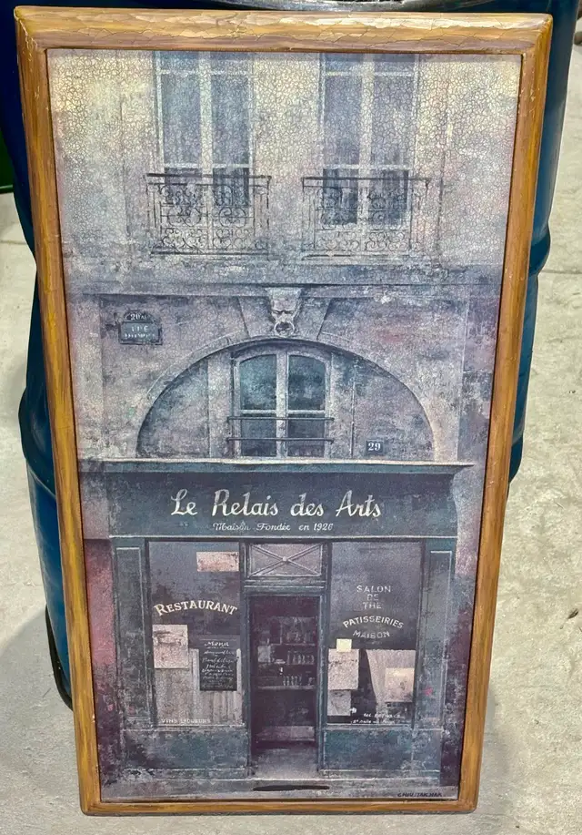 Large Wood Framed Print "Le Relais des Arts" (Chiu Tak Hak)