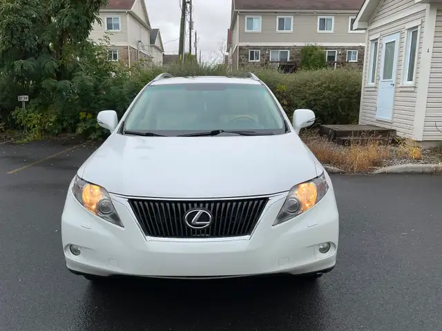 LEXUS RX 350 2010 très propre. Bonne condition.