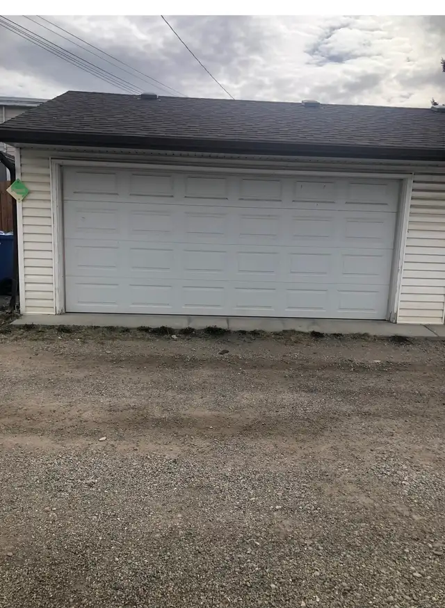New double garage for rent