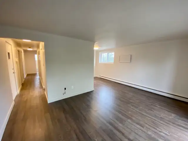 2 Bedroom Apartment Near Pen Centre, Brock & Hwy 406