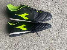 indoor soccer’s shoes mens sz 9.5 - Photo 3