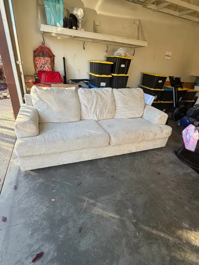 free $2000 couch must pick up
