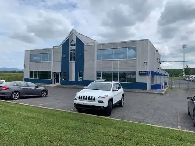 (40pi2) Entrepot de 40pi2 Sainte-Julie Sur Bombardier Sainte-Jul