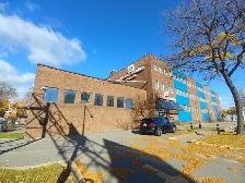 (15pi2) Entrepot de 15pi2 Saint-Leonard Sur Boul Métropolitain