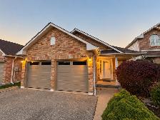 FULLY RENOVATED 3-BEDROOM EXECUTIVE BUNGALOW ON RAVINE LOT - Photo 3