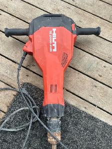HILTI TE 2000 AVR JACKHAMMER