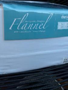 Daniadown Portuguese Flannel Sheet Set Queen - New Sealed - Photo 9