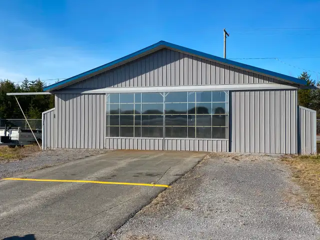Hangar d'avion à vendre à Trois-rivières