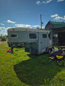 Horse trailer - Photo 2