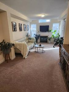 Niagara on the Greens Stunning, Bright and Spacious 3 bed. House - Photo 2