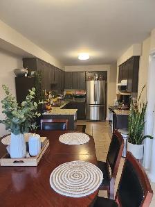 Niagara on the Greens Stunning, Bright and Spacious 3 bed. House - Photo 5