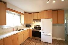 Spacious 3-Bedroom   Den Bungalow Main Floor | East Mountain - Photo 4