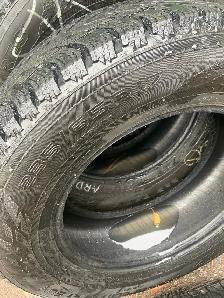 4 pneus d’hiver 235/65/17 comme neuf - Photo 3