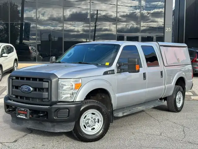 2015 Ford Super Duty F-250 SRW XLT 4X4 CREW CAB-SHORT BOX-CAP-IN
