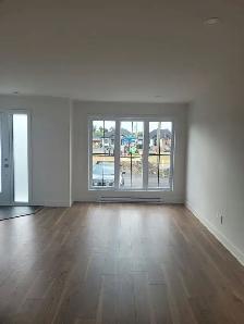 MAISON DE VILLE NEUVE À LOUER | SAINTE-CLOTILDE 2 200 $ - Photo 2