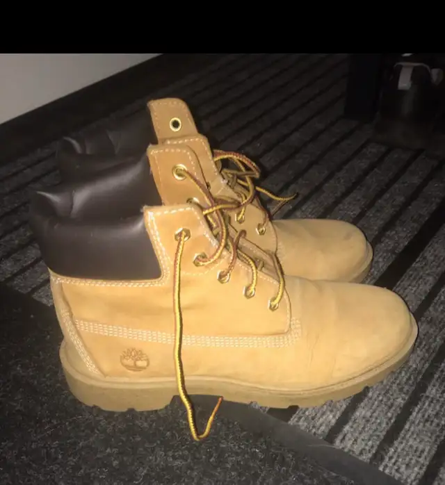 Timberlands Size 5–Fits Big