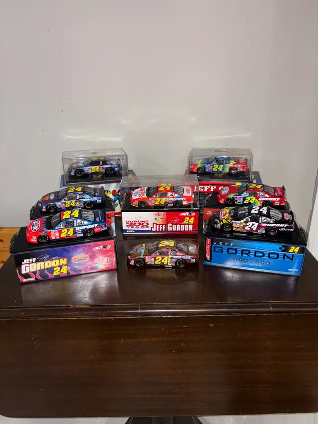 JEFF GORDON 1/24 DIE CAST COLLECTION