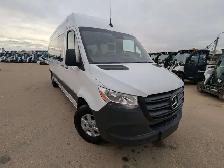 2024 Mercedes-Benz Sprinter High Roof 2.0L Diesel/12 Passenger - Photo 5
