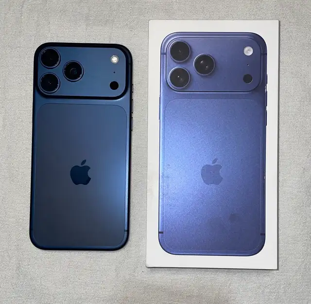 Bautiful BRAND NEW IPhone 17 Pro Max (Deep Blue) 256 GB