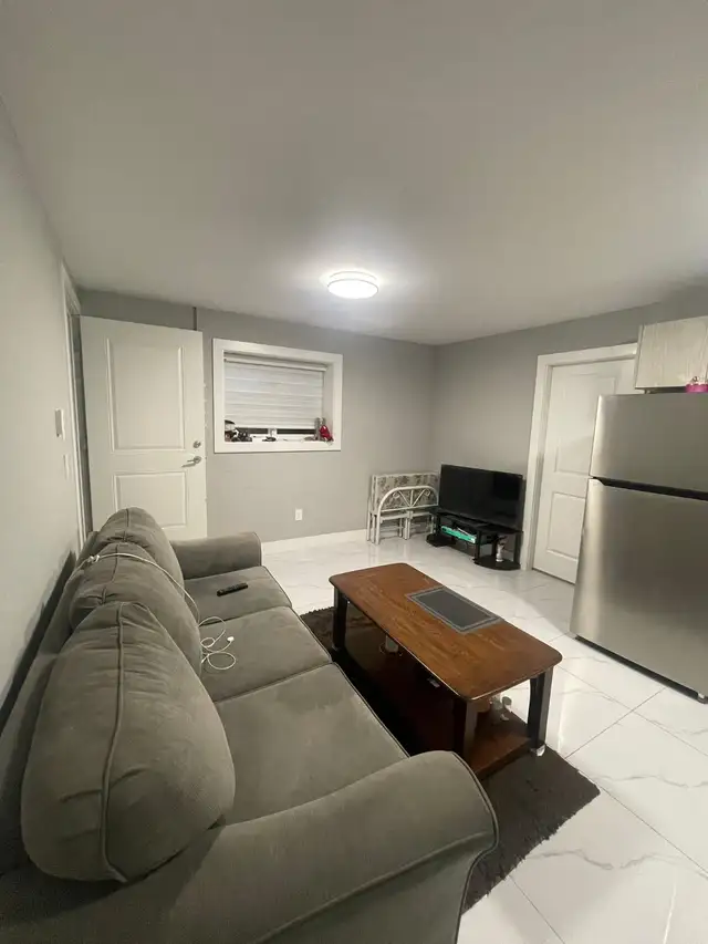 $1,300 / 1br - 550ft2 - 1 BED   1 BATH 550 SQ. FT. - Surrey