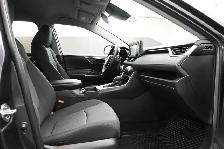 2021 Toyota RAV4 LE AWD, HEATED SEATS, BACKUP CAMERA & MORE! - Photo 30