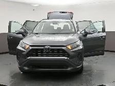 2021 Toyota RAV4 LE AWD, HEATED SEATS, BACKUP CAMERA & MORE! - Photo 54