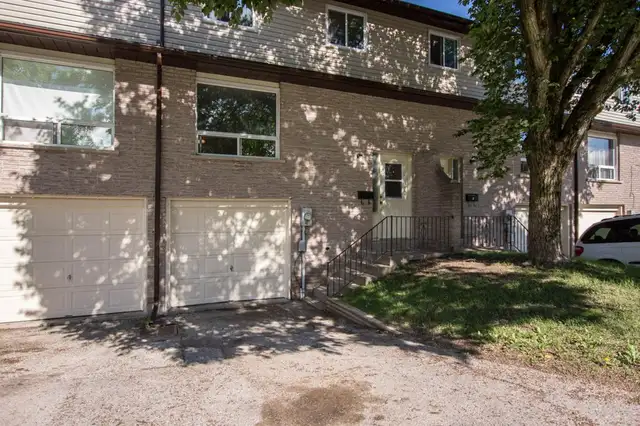 ORILLIA: Village Green Townhomes - Available Now!