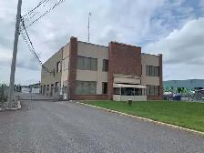 (20pi2) Entrepot de 20 pc Varennes Boul Lionel-Boulet Varennes