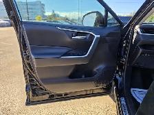 2022 Toyota RAV4 Hybrid XLE - Photo 17