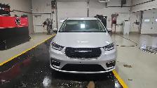 2023 Chrysler Pacifica - Photo 2