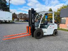 2015 TCM 8,000 LB PNEUMATIC ￼PROPANE FORKLIFT