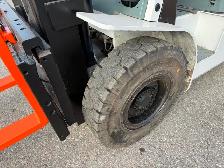 2015 TCM 8,000 LB PNEUMATIC ￼PROPANE FORKLIFT - Photo 10