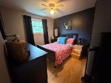 Spacious 3-bedroom duplex with yard, deck and driveway parking - Photo 10
