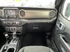 2019 Jeep Wrangler Sport 4WD | No Accident | Heated Seats - Photo 17