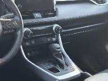 2025 Toyota RAV4 - Photo 4