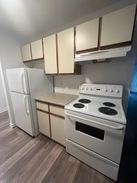 Spacious 2 Bedroom 1 Bah with Balcony