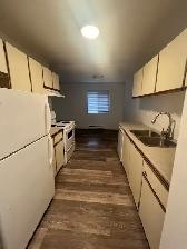 Spacious 2 Bedroom 1 Bah with Balcony - Photo 2